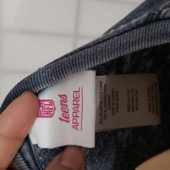 De-stress  Rams sweater - Picture 7 of 8